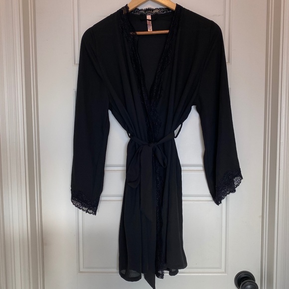 La Vie en Rose Lace Trim Kimono - Picture 1 of 9